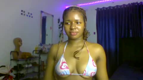 Snapshot of juicy_pussy1122 chatting on October 6, 9:49 am Emily online show from October 6, 9:49 am