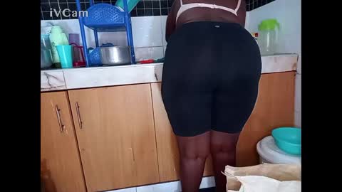 Snapshot of juicybooty_001 chatting on February 1, 5:47 pm Sweetass online show from February 1, 5:47 pm