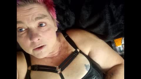 Snapshot of juicygina_ chatting on December 5, 1:11 pm Juicygina  online show from December 5, 1:11 pm