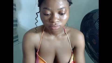 juicynpinkx online show from April 19, 8:15 am