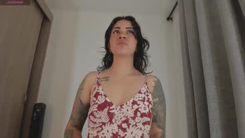 Snapshot of juli_hairy chatting on September 24, 11:22 pm Juli Modelo Independiente online show from September 24, 11:22 pm