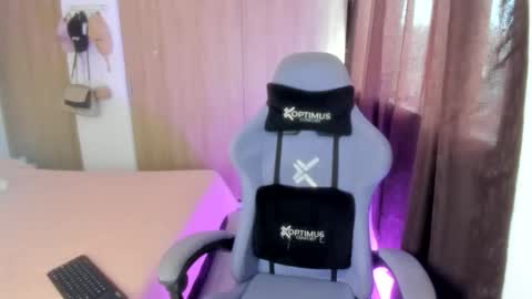 juli_santos_22 online show from May 21, 7:53 pm