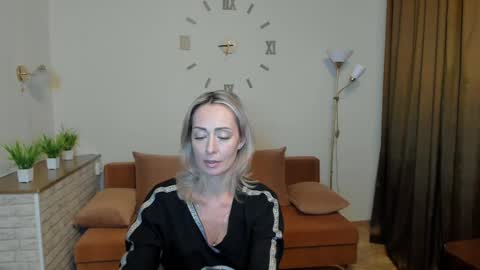 Snapshot of julia__cherry_ chatting on January 12, 1:27 pm julia__cherry_ online show from January 12, 1:27 pm