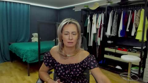 julia__cherry_ online show from November 21, 11:41 am