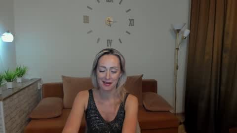 Snapshot of julia__cherry_ chatting on February 1, 4:54 pm julia__cherry_ online show from February 1, 4:54 pm