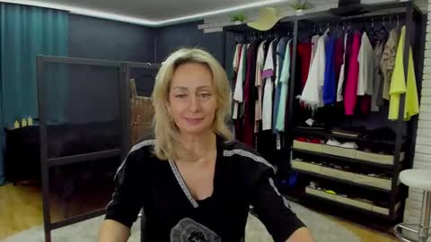 julia__cherry_ online show from March 7, 4:29 pm