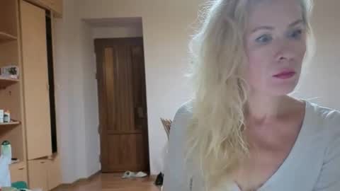 Snapshot of julia_giulia chatting on October 4, 9:12 pm julia_giulia online show from October 4, 9:12 pm