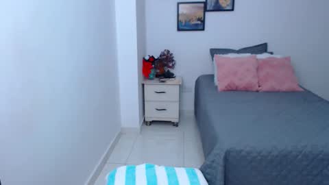 julia online show from March 14, 4:16 am