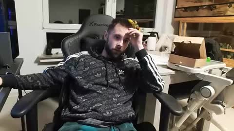 julia_official online show from March 16, 11:20 pm