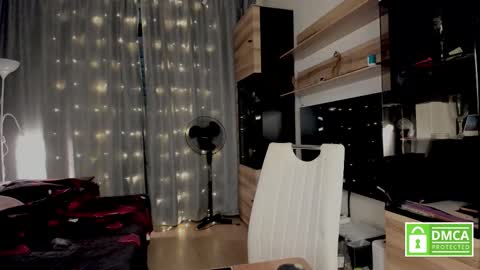 julia_t_mog online show from November 14, 10:22 pm