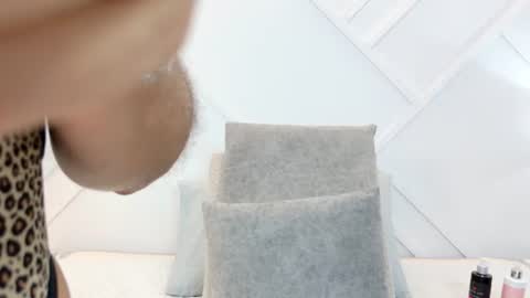 juliabadlee online show from July 20, 1:19 am