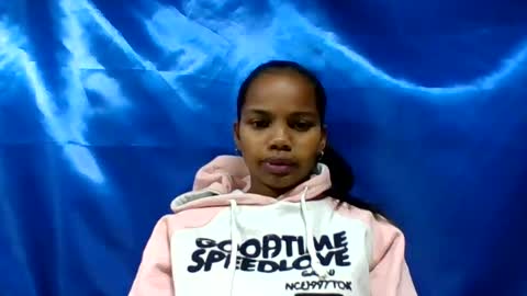 juliah02 online show from June 17, 5:45 am