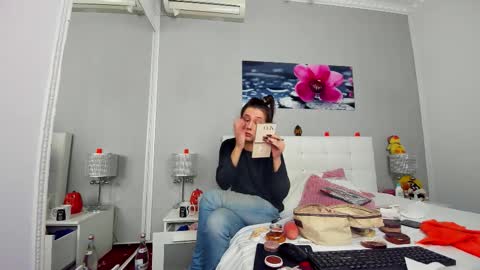 Snapshot of juliahunts chatting on October 20, 10:09 am JuliaHunt online show from October 20, 10:09 am