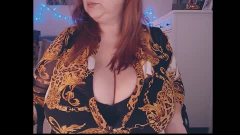 julialiones online show from November 20, 6:16 pm