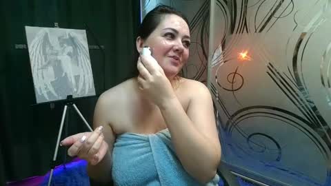 juliamorgann online show from April 19, 7:09 am