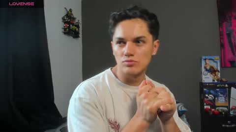 julian_wallace online show from May 28, 8:51 pm