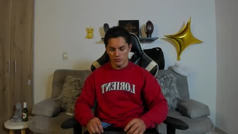 julian_wallace online show from November 17, 10:12 pm