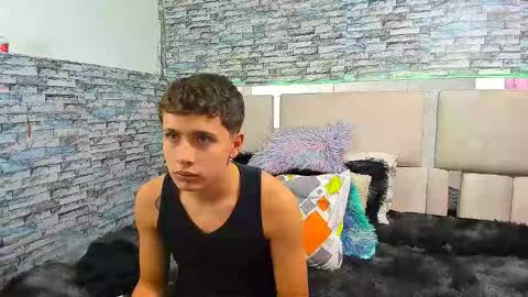Snapshot of julian_wolf18 chatting on September 25, 2:35 pm julian online show from September 25, 2:35 pm