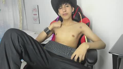 Julian online show from April 4, 7:54 pm