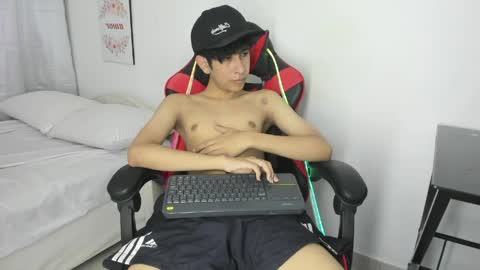 Julian online show from March 28, 7:26 pm