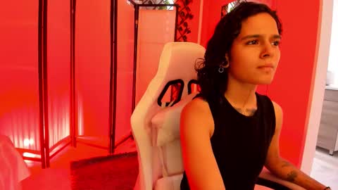 julianne_7 online show from January 16, 8:29 pm