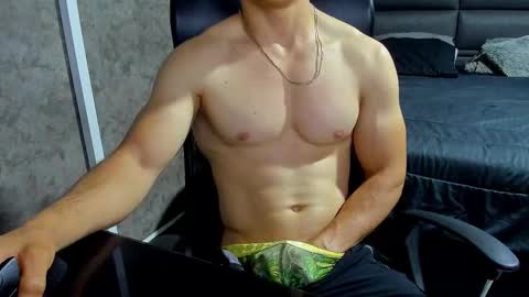 Snapshot of juliansexxx16 chatting on October 10, 10:10 am Julian online show from October 10, 10:10 am