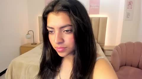 julie_devani online show from November 20, 8:39 pm