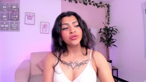 julie_devani online show from February 5, 7:01 am