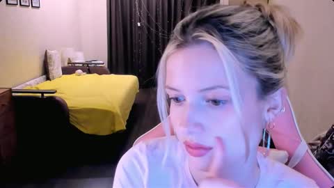 Julie online show from November 21, 5:00 pm