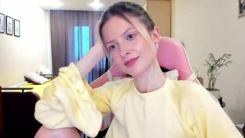 Julie online show from June 12, 3:22 pm