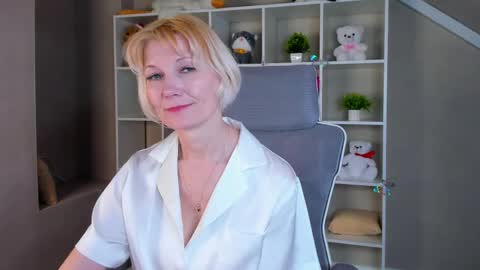 Julie Lucasss online show from April 9, 4:49 am