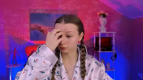 juliedaniel online show from November 24, 8:24 am