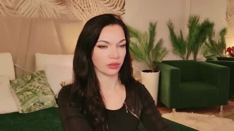 juliehill online show from February 18, 7:30 am