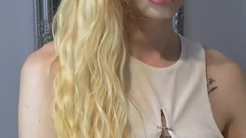 Snapshot of juliejuliette chatting on September 13, 8:44 pm Julia online show from September 13, 8:44 pm