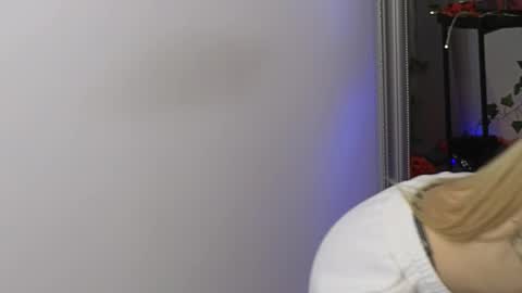 Snapshot of juliejuliette chatting on March 3, 5:31 pm Julia online show from March 3, 5:31 pm