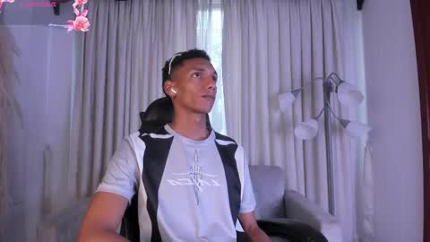 Julien online show from April 19, 10:01 pm