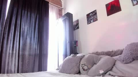 juliet_sourire online show from February 7, 2:47 pm