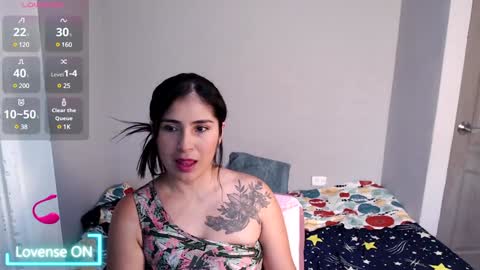 Snapshot of julieta4 chatting on December 4, 9:29 pm Julieta4 online show from December 4, 9:29 pm