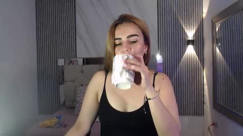 julieta__fox_ online show from December 17, 2:07 am