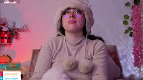Snapshot of julieta_cooper20 chatting on February 11, 4:01 am Juli online show from February 11, 4:01 am