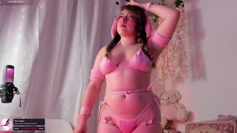Snapshot of julieta_cooper20 chatting on March 8, 3:50 am Juli online show from March 8, 3:50 am