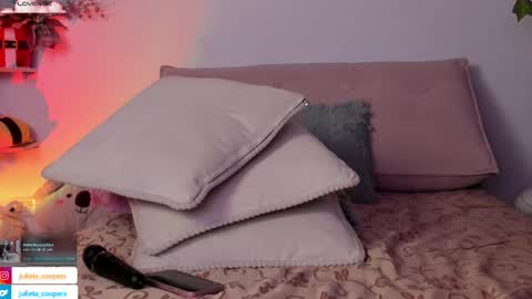 Snapshot of julieta_cooper20 chatting on February 18, 7:21 am Juli online show from February 18, 7:21 am