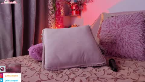 Snapshot of julieta_cooper20 chatting on February 21, 6:51 am Juli online show from February 21, 6:51 am