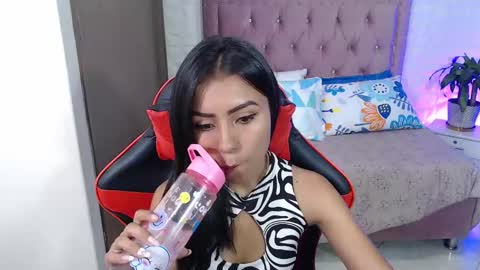 Snapshot of julieta_fn chatting on February 19, 3:38 pm julieta_fn online show from February 19, 3:38 pm