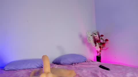 Snapshot of julieta_red2 chatting on January 31, 7:18 am Julie independent model online show from January 31, 7:18 am