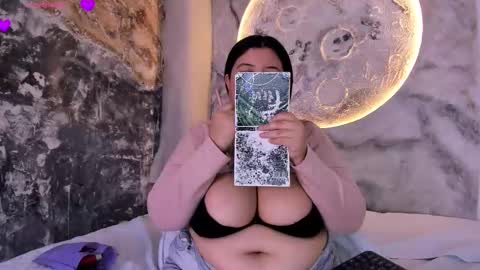 julietakane online show from December 18, 5:25 am