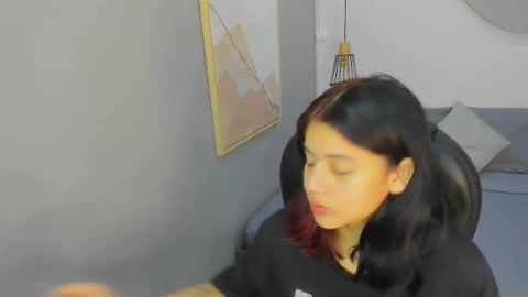 Julieth  online show from November 18, 7:50 pm