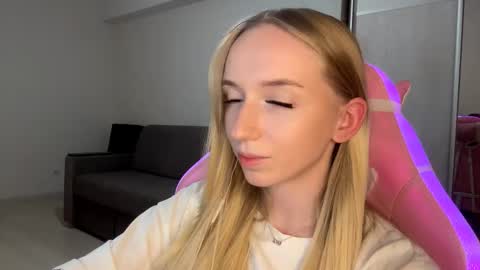 Sofie online show from November 8, 3:37 pm