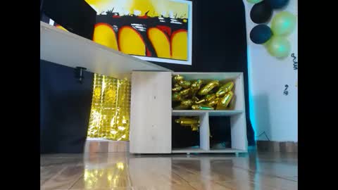 jullian online show from March 8, 2:04 am