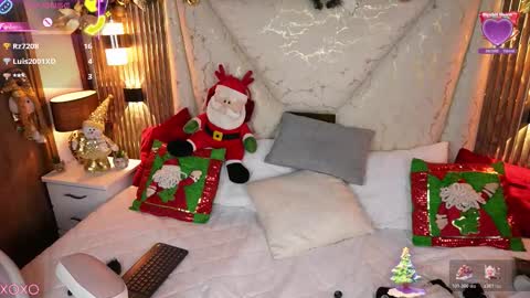 jullianapriv_ online show from December 4, 5:12 pm
